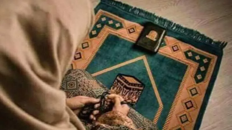 من فاتته صلاة في السفر؛ كيف يقضيها بعد عودته؟