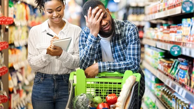 كيف تتسوق بذكاء وتتجنب الهدر؟ .. نصائح مهمة