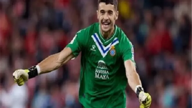 برشلونة يحصل على توقيع حارس إسبانيول بعد تفعيل الشرط الجزائري
