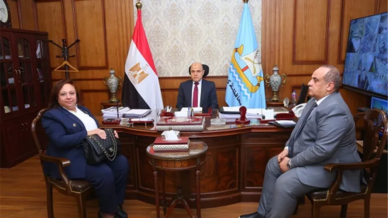 محافظ كفرالشيخ يبحث مشاكل الأهالى مع أعضاء النواب والشيوخ