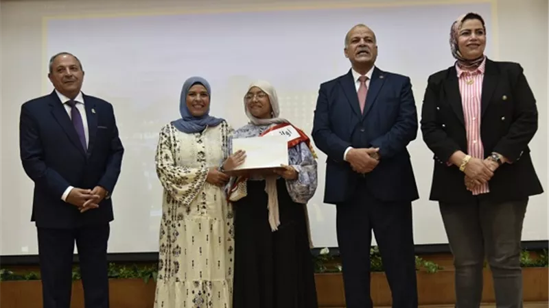 محافظ بورسعيد يكرم أوائل الشهادة الإعدادية بنسبة نجاح ٨٥%