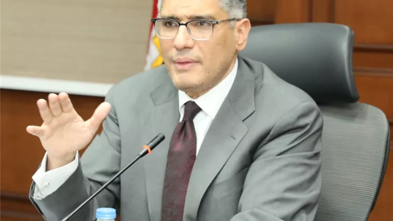 محافظ الجيزة يعقد اجتماعًا لمتابعة آليات تنفيذ الخطة الاستثمارية