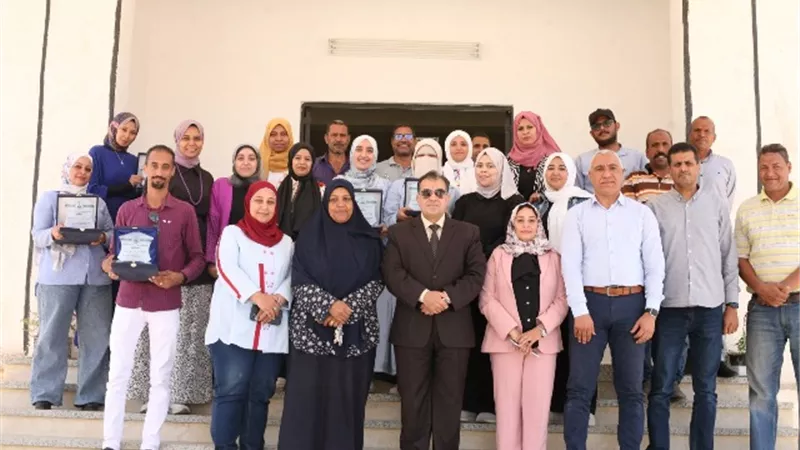 رئيس جامعة جنوب الوادى يلتقى بفريق عمل الإدارة الهندسية بالجامعة