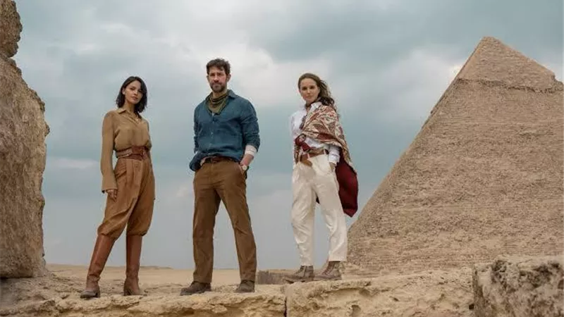 الجمعة.. منى الشاذلي تعرض لأول مرة كواليس من تصوير الفيلم العالمي fountain of youth في منطقة الأهرامات