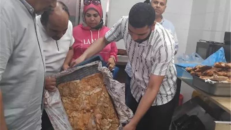 حملات لمتابعة الأسواق والمحال التجارية بمطروح