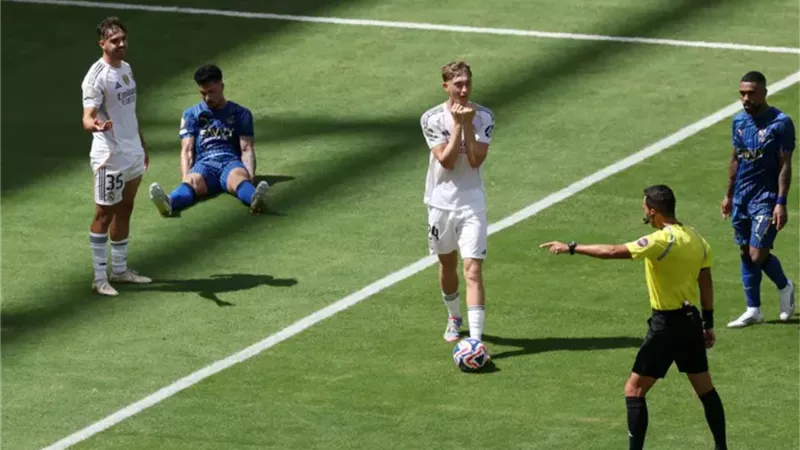 رجل مباراة ريال مدريد والهلال فى كأس العالم للأندية