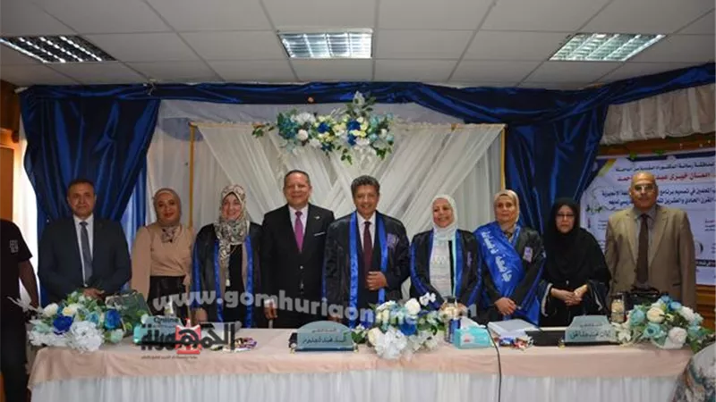 رئيس جامعة دمياط يشهد مناقشة رسالة دكتوراة بكلية التربية