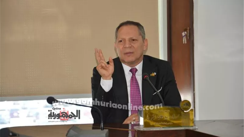 رئيس جامعة دمياط يؤكد على أهمية التخطيط الإداري