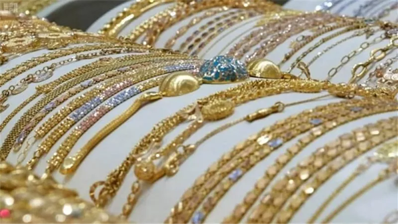 قول الفقهاء فى زكاة حُلى المرأة