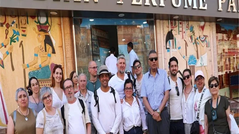 محافظ أسوان يرحب بالأفواج السياحية الإسبانية