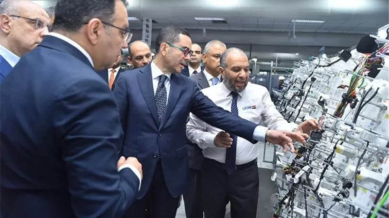 وزير الاستثمار والتجارة الخارجية يتفقد عدد من الشركات بالمنطقة الحرة بمدينة نصر