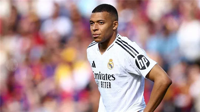 ريال مدريد يعلن تعرض مبابي لوعكة صحية ونقله الي المستشفي