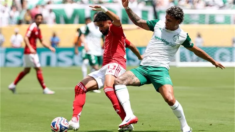 التعادل السلبى يسيطر على الشوط الأول من مباراة الأهلي وبالميراس