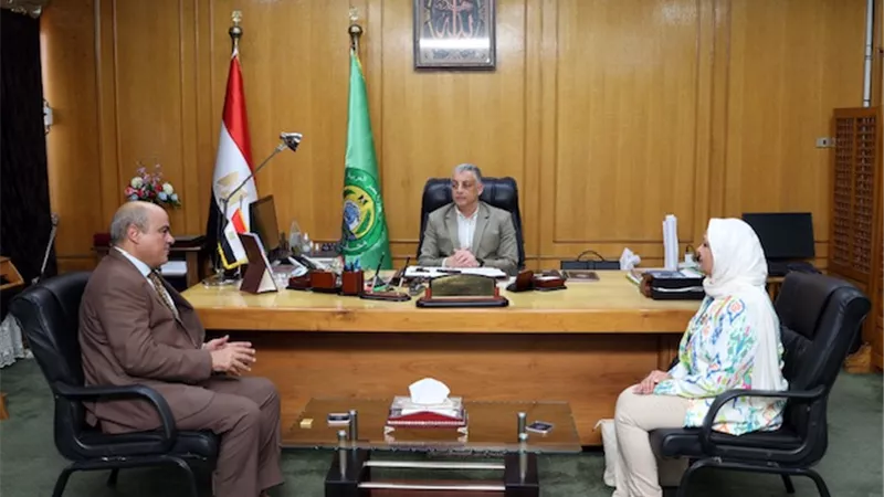 محافظ الإسماعيلية يسيد بالجهود نحو صفر أميةوتعزيز التعاون التنموى