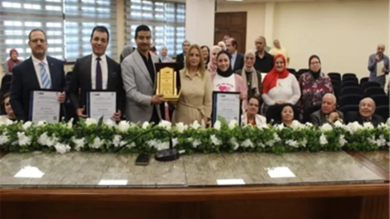 آداب عين شمس تحصل رسميًا على 3شهادات أيزو دولية معتمدة