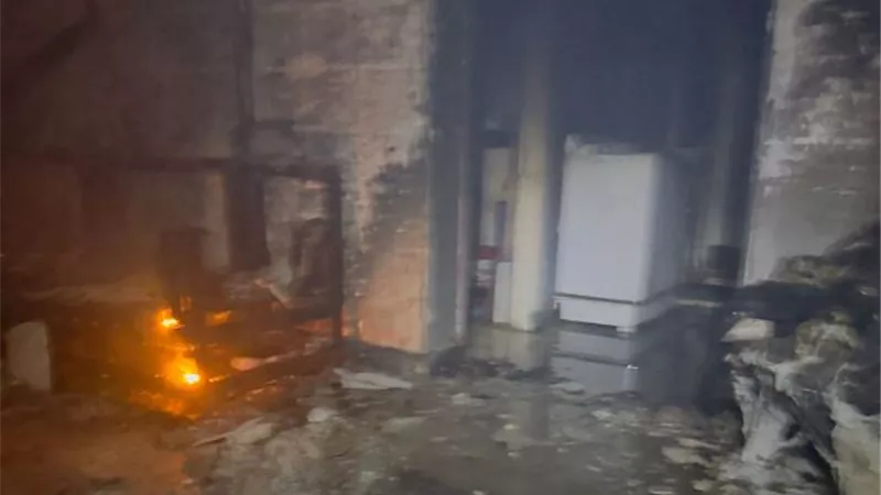 حريق هائل يلتهم محتويات عقار سكنى فى مدينة بدر.. بالصور