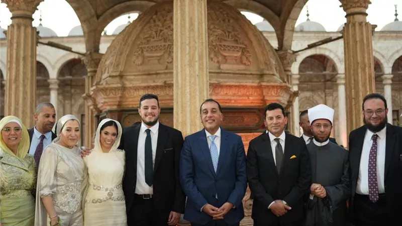 وزير الشباب يحتفل بعقد قران كريمته ياسمين..صور