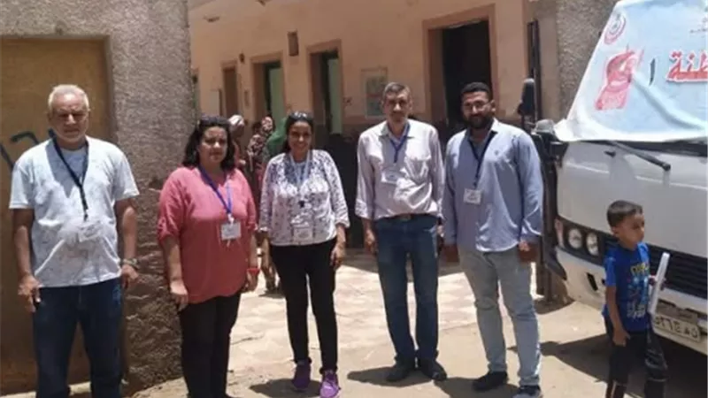 تقديم الخدمات الطبية لـعدد ٨٩٦ مواطن خلال قافلة طبية