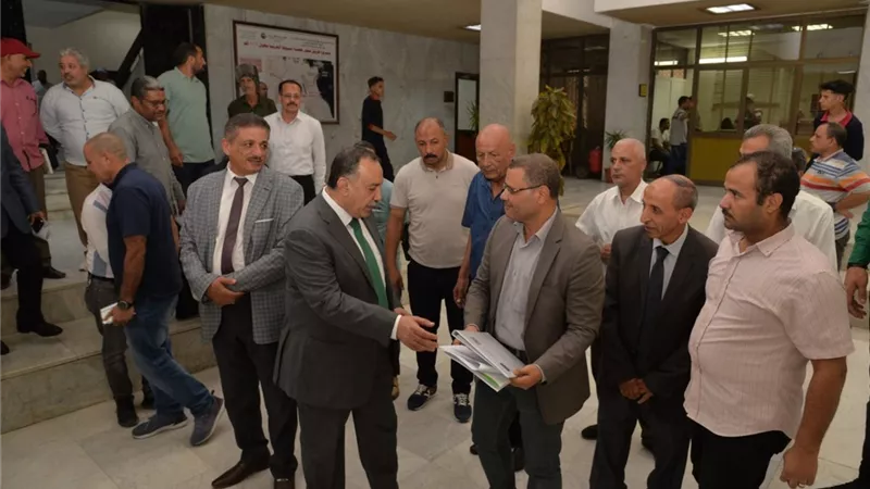 تسليم معدات لدعم الثروة الحيوانية بأسيوط