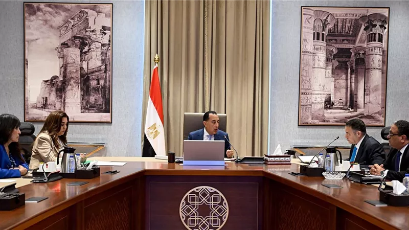 رئيس الوزراء يُتابع الموقف التنفيذي لعددٍ من المشروعات بالبحر الأحمر