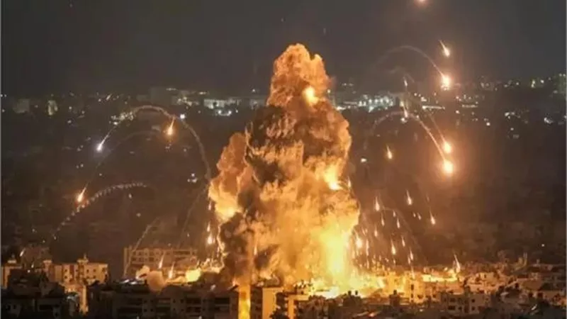 جيش الاحتلال يعلن قصف موقع لحزب الله في جنوب لبنان