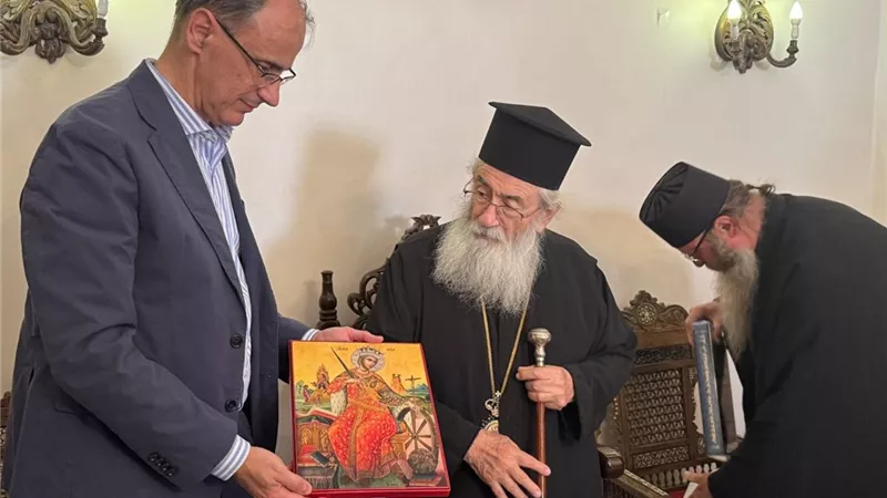رئيس وزراء صربيا يزور دير سانت كاترين ويشيد بعراقة المكان