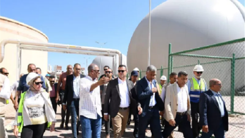 وزير الإسكان ومحافظ المنيا يتفقدان محطة معالجة صرف صحي برطباط