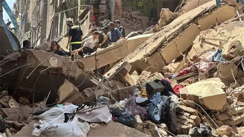 بدء تسكين «المضارين» من حادث انهيار عقاري حدائق القبة بالقاهرة