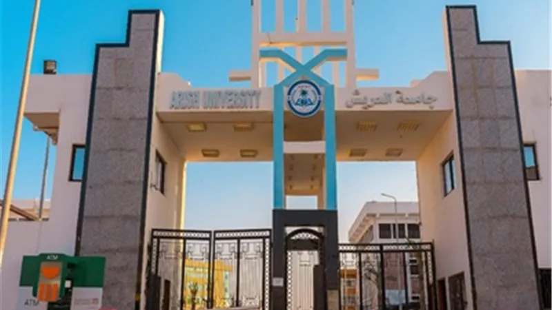 رئيس جامعة العريش يتفقد منظومة التحول الرقمى بالحرم الجامعي