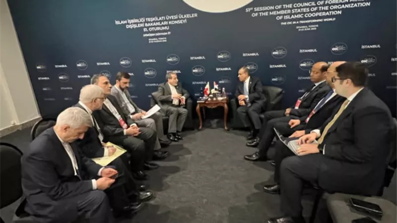 وزير الخارجية والهجرة يلتقي بوزير خارجية إيران في اسطنبول