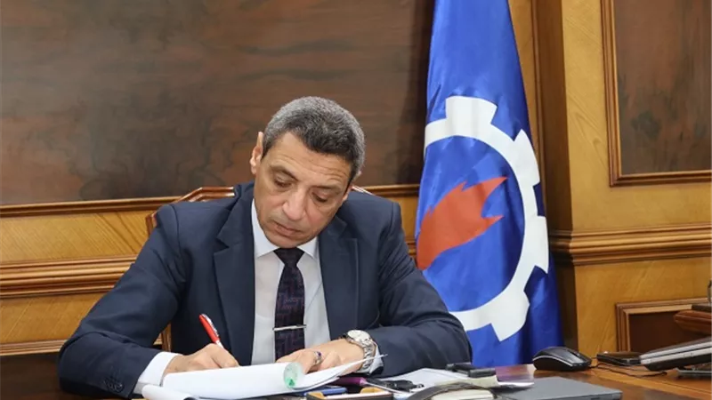 محافظ السويس يعتمد نتيجة الشهادة الإعدادية بنسبة نجاح 84.28%