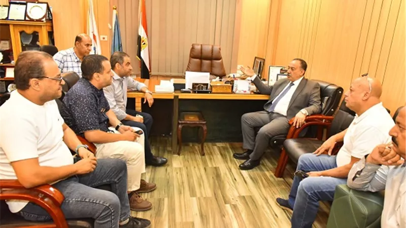 محافظ أسيوط يبحث آليات دعم المنظومة الصحية وتحسين مستوى الخدمات
