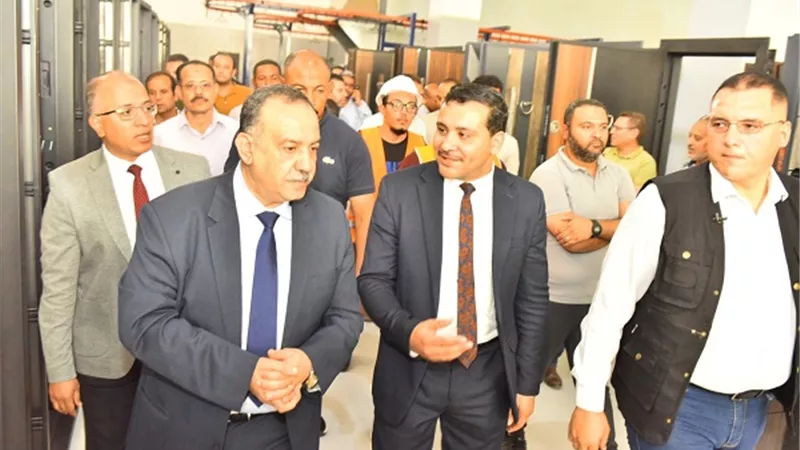 محافظ أسيوط يتفقد مصانع المنطقة الصناعية بعرب العوامر