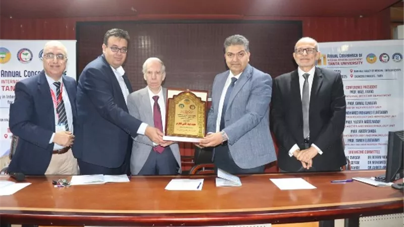 عميد طب طنطا يفتتح المؤتمر الأول لقسم الأمراض الباطنة.. صور