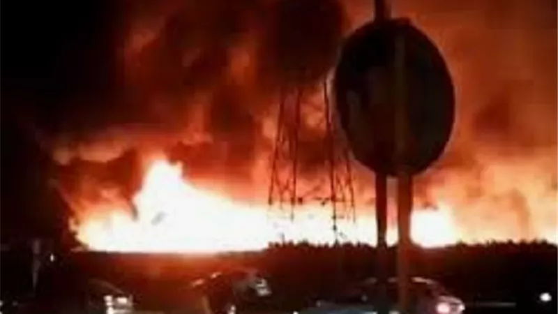 دوي انفجار هائل في مدينة بوشهر جنوب إيران