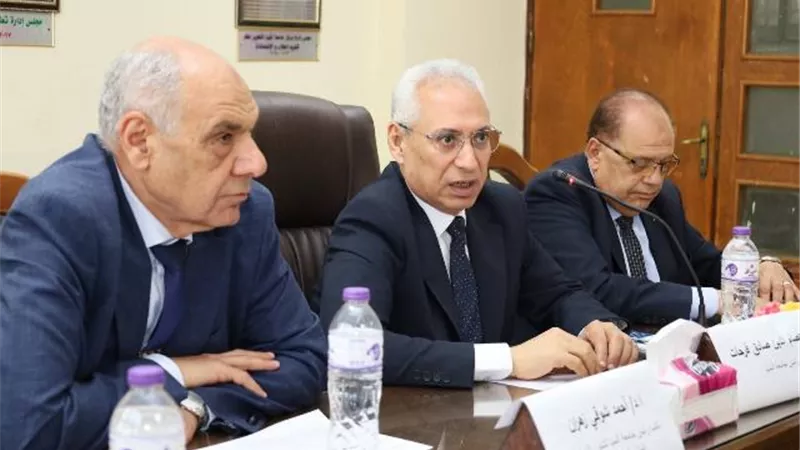 رئيس جامعة المنيا يحاضر الدورة المؤهلة لراغبي الترشح لمنصب عميد
