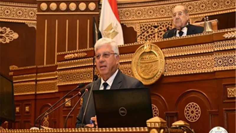 وزير التعليم العالي يستعرض جهود وخطة إعداد المعلم في الجامعات المصرية