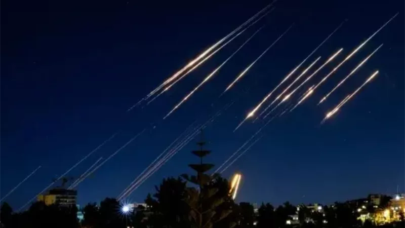 وزير الخارجية الأمريكي: لا خطط حاليا لعمليات عسكرية ضد إيران