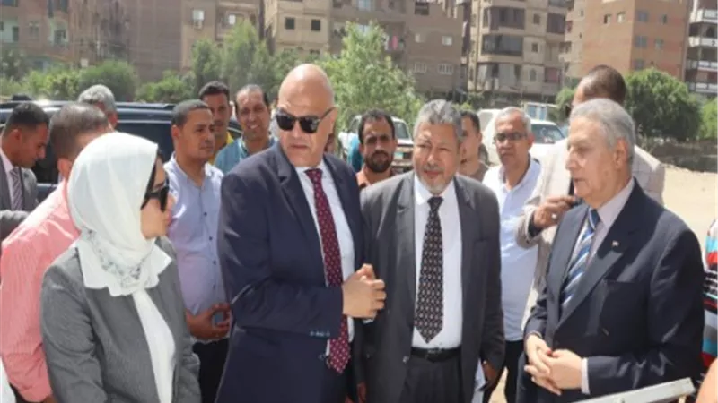 محافظ القليوبية يتفقد إنشاءات مكتبة مصر العامة الجديدة في شبرا الخيمة
