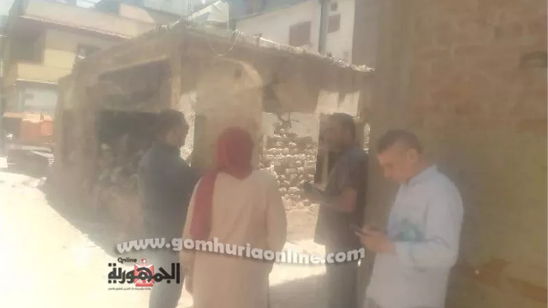 إزالة المنشآت ذات الخطورة الداهمة بمدينة السرو بدمياط