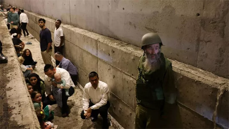 جيش الاحتلال يطالب المستوطنين بالبقاء في الملاجئ حتى إشعار آخر