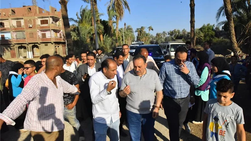 محافظ أسيوط يتفقد أعمال تطوير طريق 