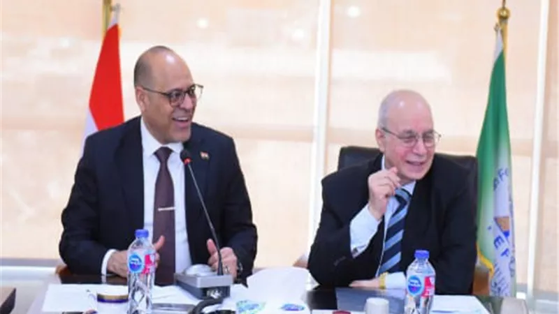 وزير العمل يبحث مع اتحاد مقاولي التشييد سبل حماية 6 ملايين عامل