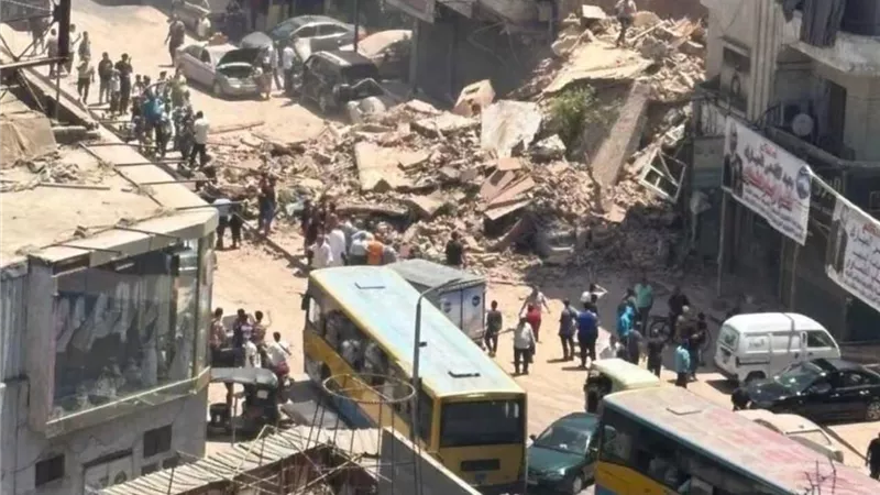 انهيار عقار سكني مكون من 3 طوابق بشبرا مصر