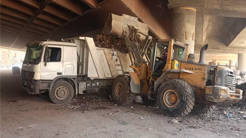 محافظة الجيزة ترفع ٦٥٠ طنًّا من المخلفات والرتش من نفق الفكهانية