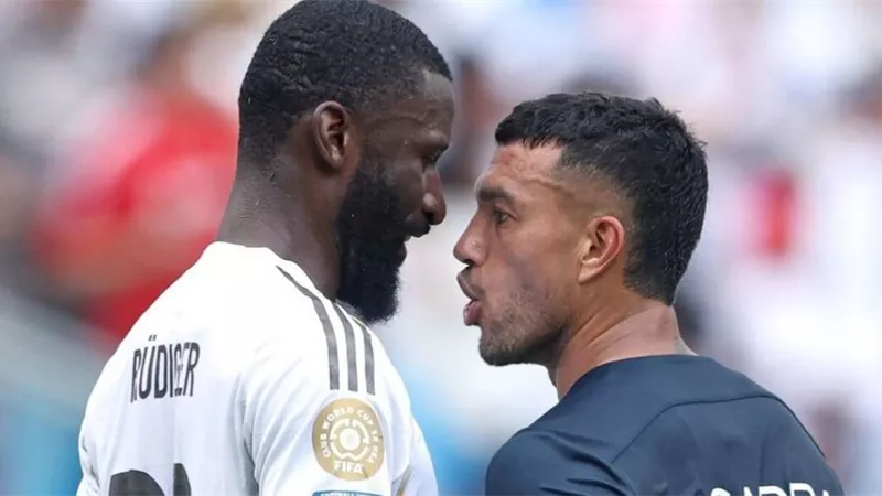 بعد اتهامه بالعنصرية ضد نجم ريال مدريد.. لاعب باتشوكا يرد