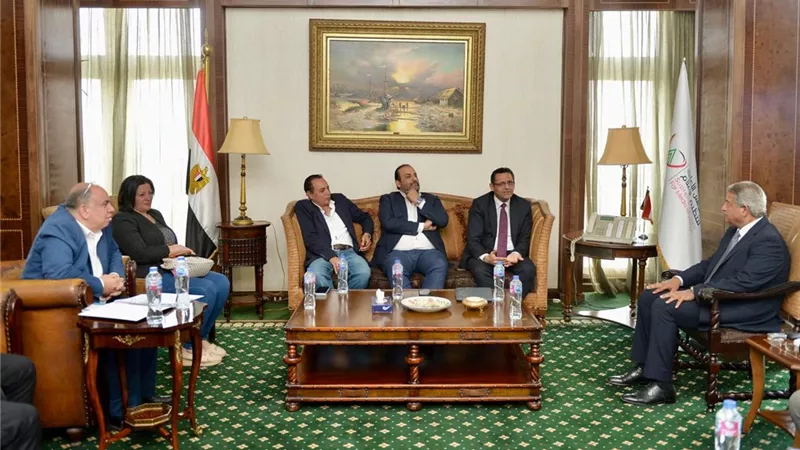رئيس الأعلى للإعلام يستقبل وفد نقابة الصحفيين