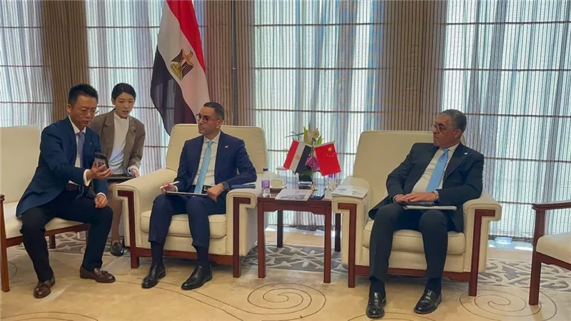 وزير الاستثمار يعقد لقاءات مكثفة مع عدد من الشركات الصينية