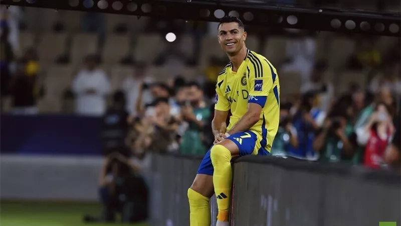 النصر يجدد عقد رونالدو حتى 2026.. الإعلان خلال ساعات