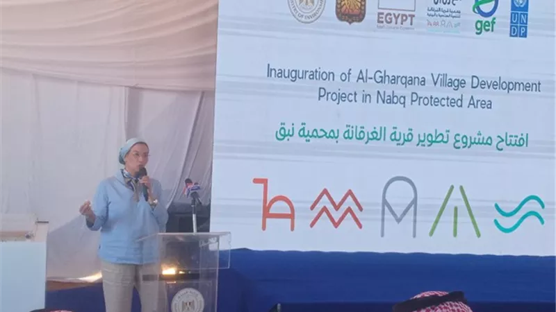 وزيرة البيئة ومحافظ جنوب سيناء تتفقد 50 بيت بدوى